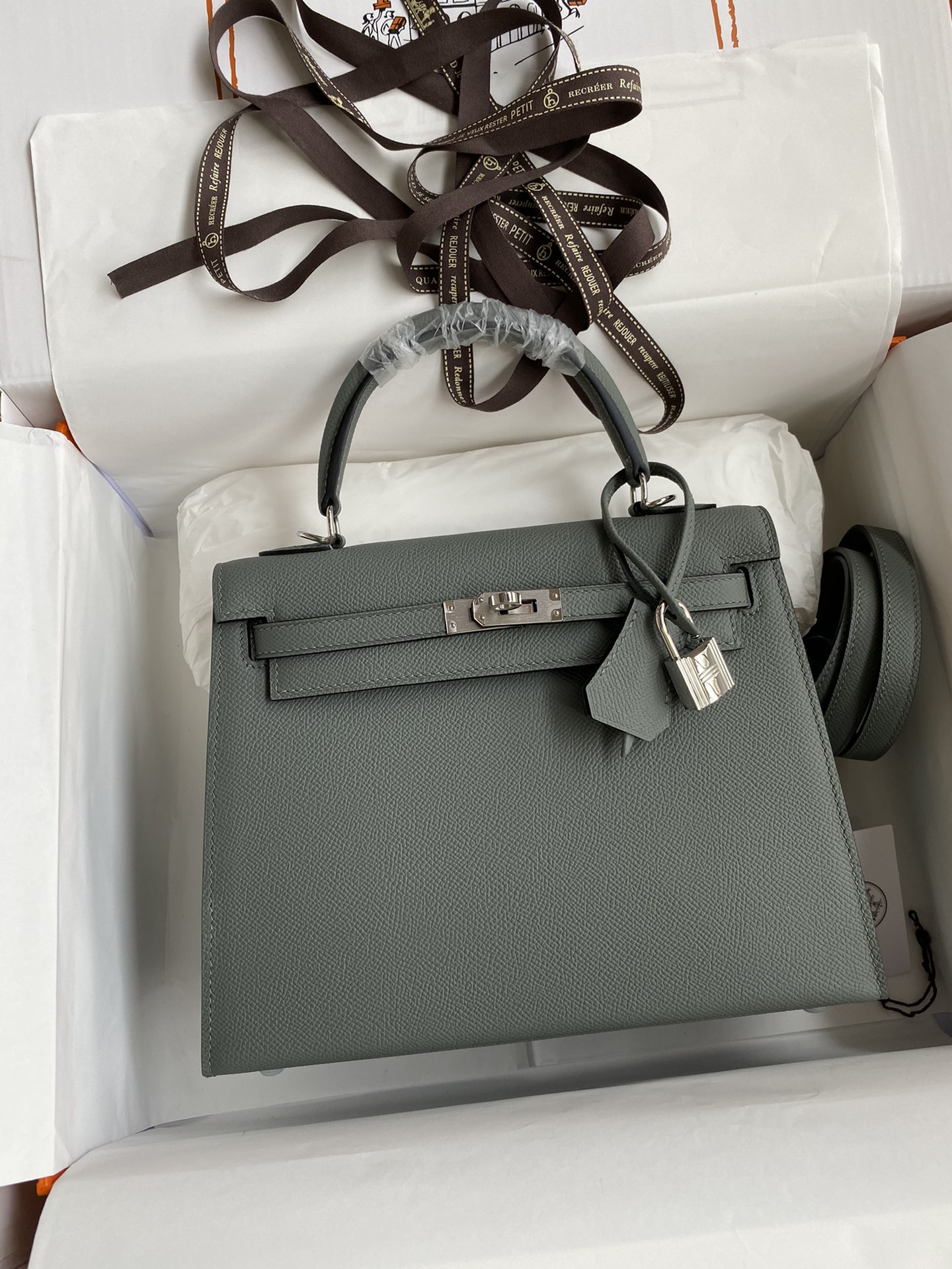 Hermes Kelly 25cm Handbag Shoulder Bag in Vert Amande Epsom Leather